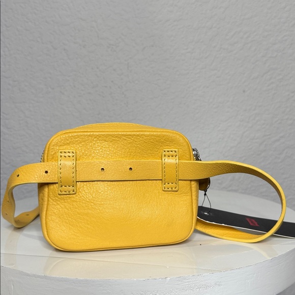 LEVI’S DIANA MUSTARD YELLOW PEBBLED LEATHER BELT CROSSBODY BAG **NWT** - Picture 6 of 10
